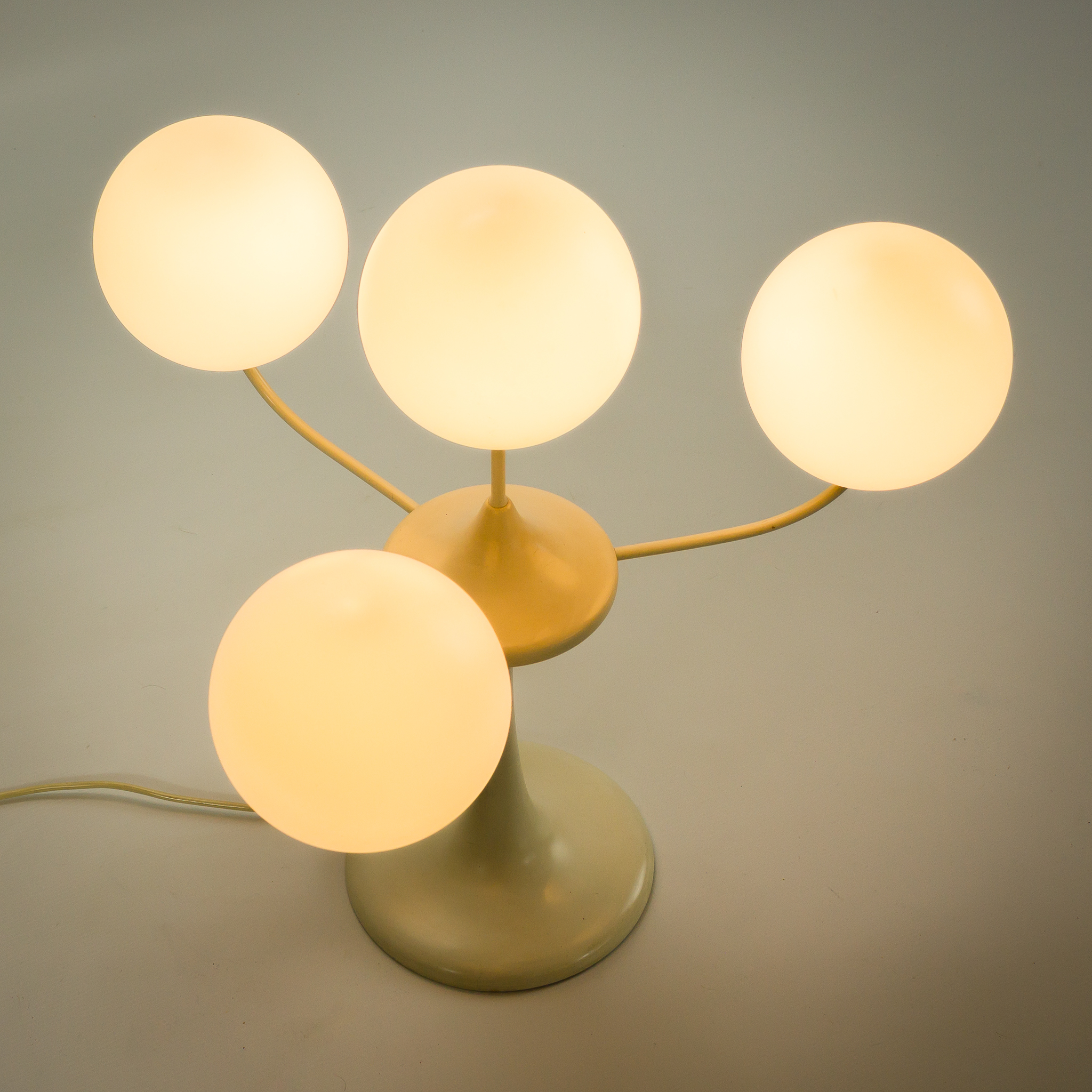 nederlaag enkel en alleen Wiskundig 60's tafellamp met 4 opaal glazen bollen, top! – BarbMama Gallery